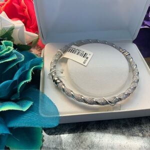 STERLING SILVER 925 🔥FANTASTIC SALE🔥NWT  Sparkle Twist Hinged Bangle Bracelet.